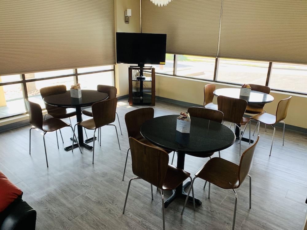 Super 8 By Wyndham Mobile/Tillmans Corner Extérieur photo