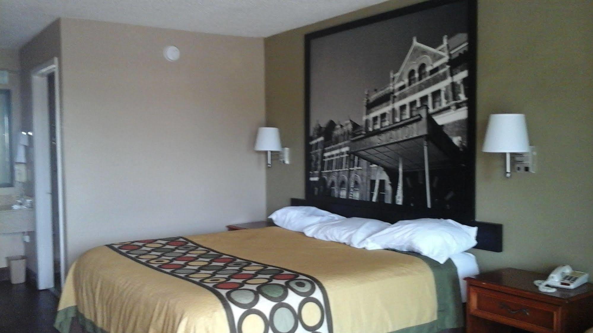 Super 8 By Wyndham Mobile/Tillmans Corner Extérieur photo