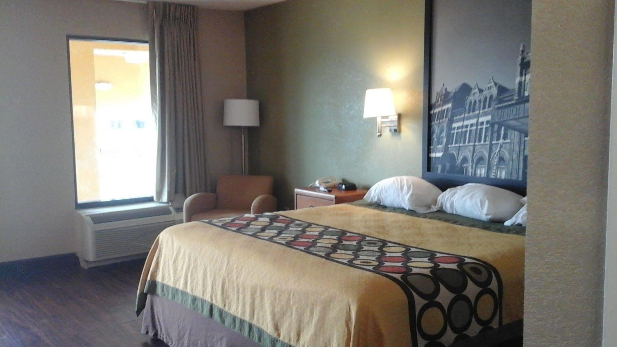 Super 8 By Wyndham Mobile/Tillmans Corner Extérieur photo